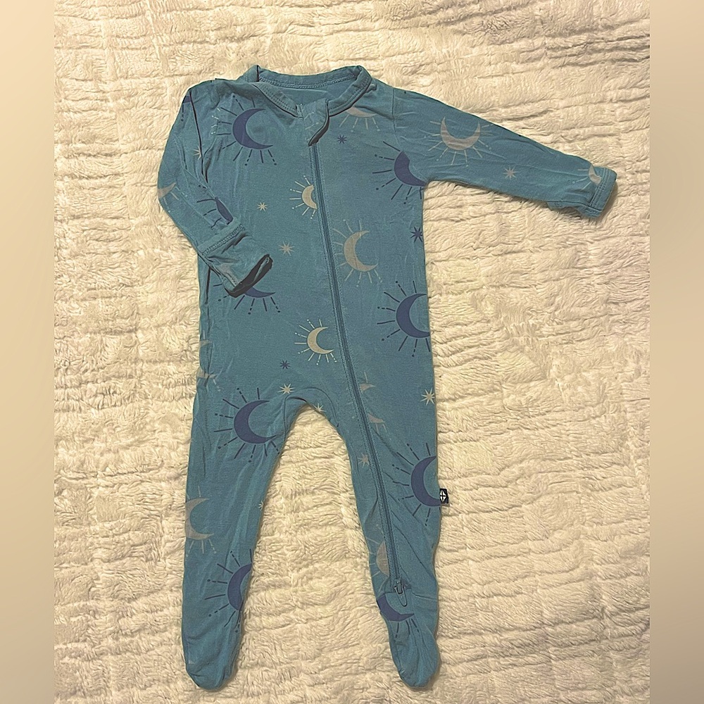 KYTE BABY stars footie Jammies | 0-3 months | blue with stars